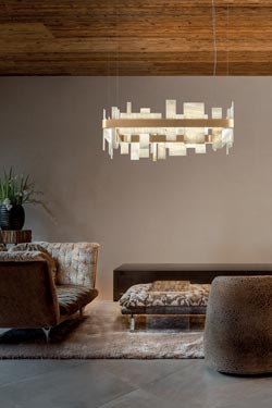 Honicè long pendant lamp in gilt metal and onyx 100cm