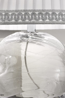 Petite lampe ronde en verre Murano transparent abat-jour taffetas de soie blanche plissée