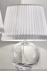Petite lampe ronde en verre Murano transparent abat-jour taffetas de soie blanche plissée - Lampe de table by Masiero
