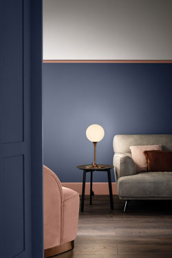 Retro table lamp in copper-coloured metal and beige ball Tee  - Table lamps by Masiero