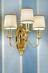 Triple wall light in gold-plated bronze with beige silk shades - Wall lights by Masiero