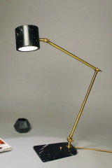 Vintage desk lamp in marble and satin brass Flamingo - Desk lamps by Matlight