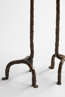 Duo de tables d'appoint en marbre noir de Marquina Swan