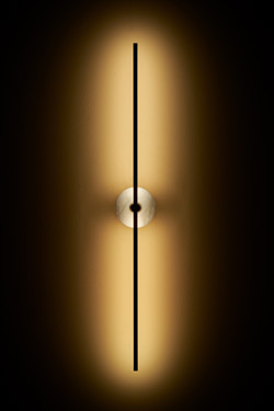 Grand Stick grande applique contemporain en laiton satiné et albâtre 