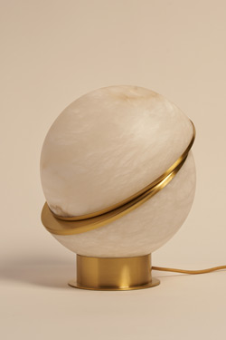 Lampe de table globe en albâtre Offset Globe