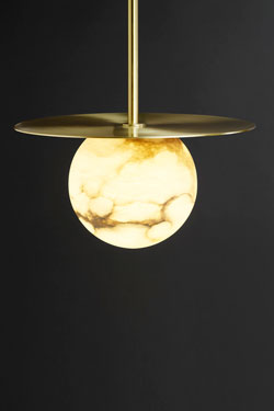 Moons suspension ronde en albâtre et laiton satiné - Suspension by Matlight