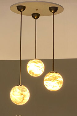 Moon round pendant lamp in alabaster