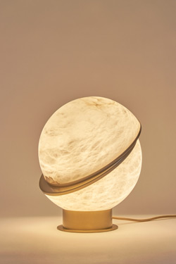 Offset Globe table lamp in alabaster - Table lamps by Matlight