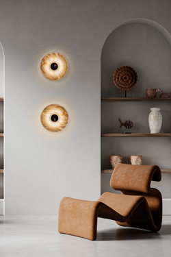 Circle round wall lamp in alabaster and bronze