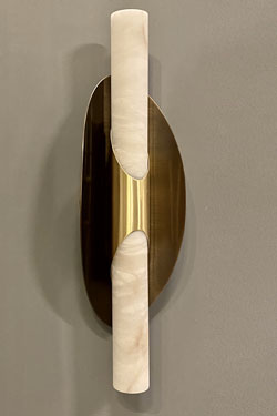 Manta wall lamp in alabaster, bronze and satin brass
