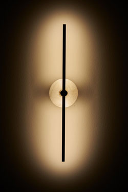 Minimalist wall lamp in brass and white marble