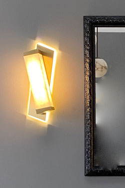 Offset geometric wall lamp in alabaster and brass