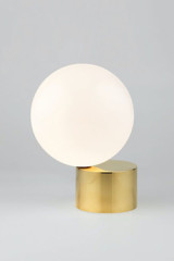 Lampe de table blanche sur socle en laiton poli Tip of the Tongue - Lampe de table by Michael Anastassiades