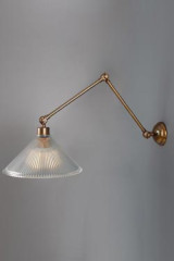 Applique en verre prismatique et laiton antique Rebell - Applique by Mullan