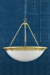 Athlone suspension en coupole de verre blanc et laiton - Suspension by Mullan