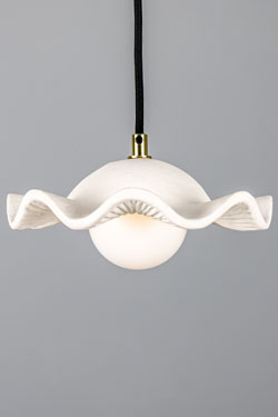 Rivale wavy and grooved ceramic pendant lamp