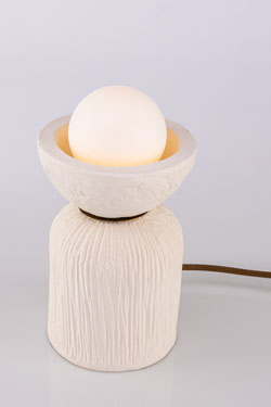 Petite lampe de table en céramique blanche texturée Prali