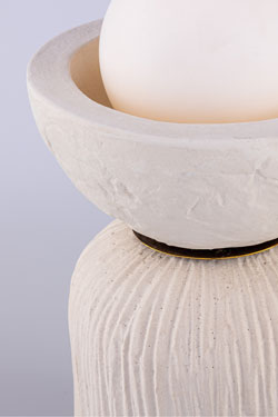 Petite lampe de table en céramique blanche texturée Prali
