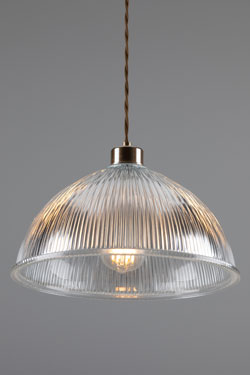 Suspension industrielle en verre cannelé et laiton antique Nova - Suspension by Mullan