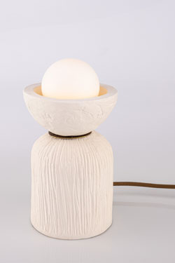 Small white textured ceramic table lamp Prali - Table lamps by Mullan