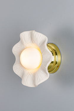 Wavy and grooved ceramic round wall light Rivale - Wall lights by Mullan