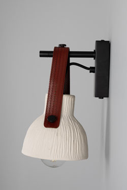 White grooved ceramic wall lamp Nagi