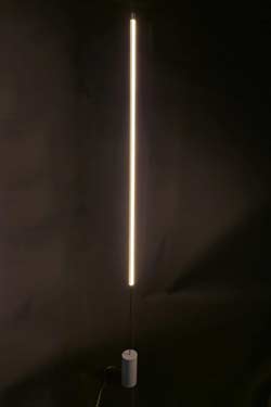 Lampadaire ultrafin en acier et verre Luxor	 - Lampadaire by Myo
