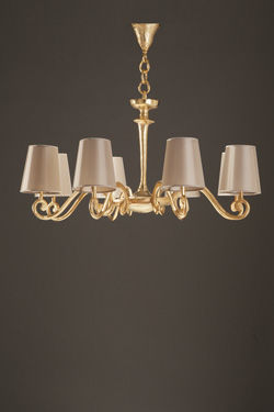 Amboise gilded chandelier and 8 beige lampshades - Chandeliers by Objet insolite