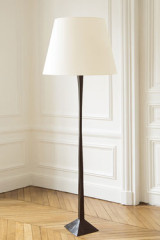 Inès lampadaire contemporain noir en bronze massif patiné - Lampadaire by Objet insolite