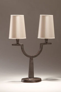 Lampe de table 2 lumières en bronze massif patiné noir Perceval - Lampe de table by Objet insolite