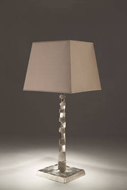 Lampe de table nickel satiné en bronze massif Fragile - Lampe de table by Objet insolite