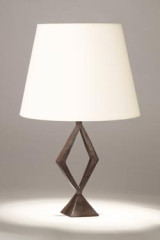 Maya lampe en bronze patiné noir - Lampe de table by Objet insolite