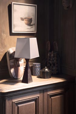 Pablo petite lampe de table forme sablier et finition bronze patiné noir