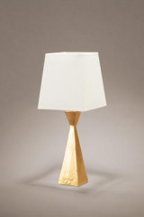 Pablo petite lampe de table pied losange et finition dorée - Lampe de table by Objet insolite