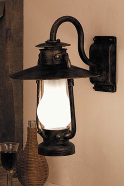 Applique murale en lampe tempête métal patiné verre dépoli