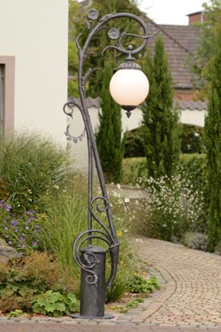 Lampadaire art nouveau en fer forgé - Lampadaire d'extérieur by Robers
