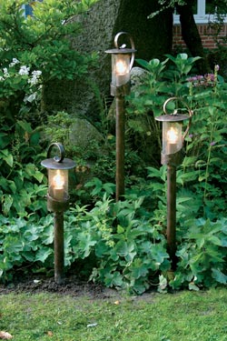 Petite lampe d'extérieur lutin en fer forgé - Lampe d'extérieur by Robers