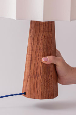 Lampe de table en bois Rain