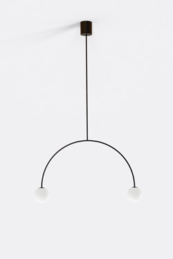 Suspension ludique en verre blanc et métal noir 50cm Riga - Suspension by Robin