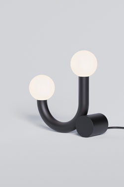Minimalist black metal table lamp Rigoberta - Table lamps by Robin