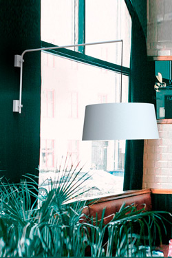Offset wall light in white with white lampshade Raisa
