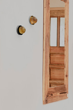 Small wall light with black metal disc and smoked glass Roi
