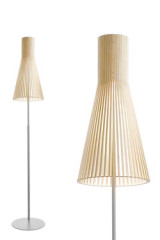 Lampadaire à abat-jour conique en bois, bouleau naturel - Lampadaire by Secto Design