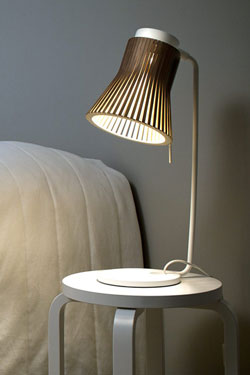 Lampe de bureau de la collection Petite blanche et bouleau