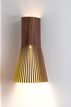 Petite applique design scandinave stratifié noir et bois massif