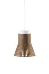 Suspension de la collection Petite en noyer - Suspension by Secto Design