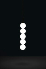 Abacus suspension 5 boules en verre opale blanc - Suspension by Terzani