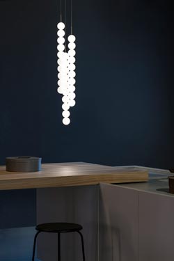 <br/>Abacus suspension triple en verre blanc et laiton satiné