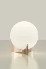 Oscar globe table lamp in white satin glass and rose gold base - Table lamps by Terzani