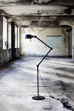 Grand lampadaire noir articulé en acier grainé Bolt